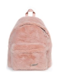 Розовый меховой рюкзак
