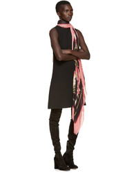 Женский розовый шарф от Dolce & Gabbana