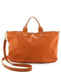 Женская светло-коричневая кожаная спортивная сумка от Clare Vivier