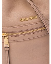 Светло-коричневая кожаная сумка-мешок от Miu Miu