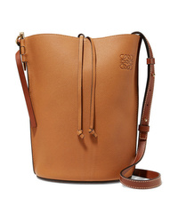 Светло-коричневая кожаная сумка-мешок от Loewe