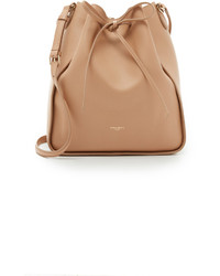 Светло-коричневая кожаная сумка-мешок от Nina Ricci