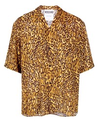 Мужская светло-коричневая рубашка с коротким рукавом с леопардовым принтом от Moschino