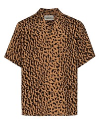 Мужская светло-коричневая рубашка с коротким рукавом с леопардовым принтом от Wacko Maria