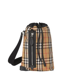 Женская светло-коричневая спортивная сумка из плотной ткани от Burberry