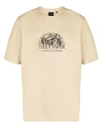 Мужская светло-коричневая футболка с круглым вырезом с принтом от Daily Paper