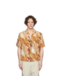 Мужская светло-коричневая шелковая рубашка с коротким рукавом с принтом от Deveaux New York