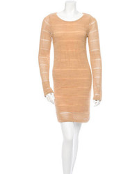 Светло-коричневое вязаное платье-футляр