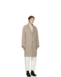 Светло-коричневое длинное пальто от Lemaire
