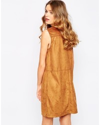 Светло-коричневое замшевое платье-рубашка