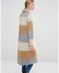 Женское светло-коричневое пальто в клетку от Vila