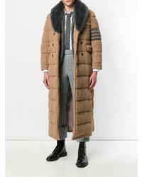 Мужское светло-коричневое пальто с меховым воротником от Thom Browne