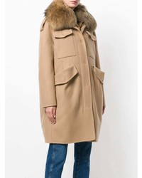 Светло-коричневое пальто с меховым воротником от Moncler
