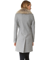 Женское светло-коричневое пальто от SAM.