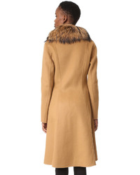 Женское светло-коричневое пальто от Mackage