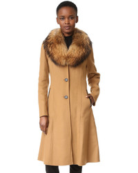 Женское светло-коричневое пальто от Mackage