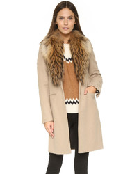 Женское светло-коричневое пальто от SAM.