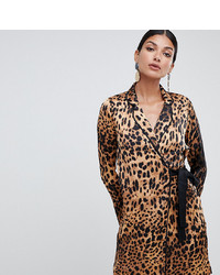 Светло-коричневое платье с запахом с леопардовым принтом