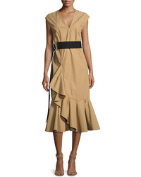 Светло-коричневое платье с рюшами
