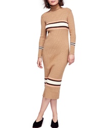 Светло-коричневое платье-свитер в горизонтальную полоску