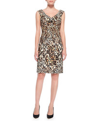 Светло-коричневое платье-футляр с леопардовым принтом