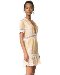 Светло-коричневое платье от Saylor