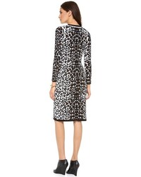 Светло-коричневое шерстяное платье-футляр с леопардовым принтом от A.L.C.