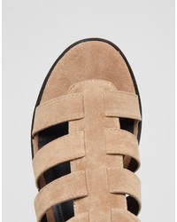 Светло-коричневые босоножки на танкетке от Pull&Bear