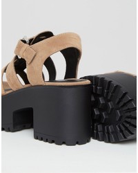 Светло-коричневые босоножки на танкетке от Pull&Bear