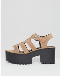 Светло-коричневые босоножки на танкетке от Pull&Bear