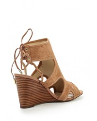 Светло-коричневые босоножки на танкетке от River Island