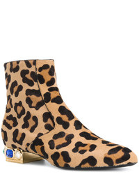 Светло-коричневые ботильоны с принтом от Casadei