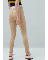Светло-коричневые джинсы скинни от Mango