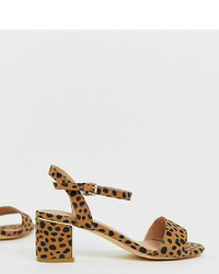 Светло-коричневые замшевые босоножки на каблуке с леопардовым принтом от New Look Wide Fit