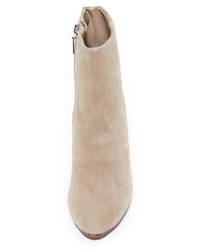 Светло-коричневые замшевые ботильоны от Schutz
