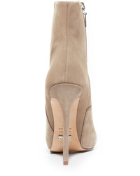 Светло-коричневые замшевые ботильоны от Schutz