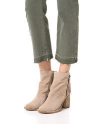 Светло-коричневые замшевые ботильоны от Dolce Vita