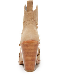 Светло-коричневые замшевые ботильоны от Joie