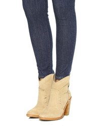 Светло-коричневые замшевые ботильоны от Joie