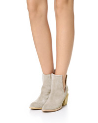 Светло-коричневые замшевые ботильоны от Jeffrey Campbell