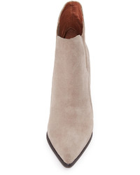 Светло-коричневые замшевые ботильоны от Jeffrey Campbell