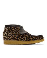 Светло-коричневые замшевые ботинки дезерты с леопардовым принтом