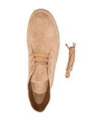 Светло-коричневые замшевые ботинки дезерты от Clarks