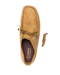 Светло-коричневые замшевые ботинки дезерты от Clarks Originals