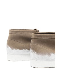 Светло-коричневые замшевые ботинки дезерты от Clarks Originals