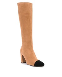 Светло-коричневые замшевые сапоги от Stuart Weitzman