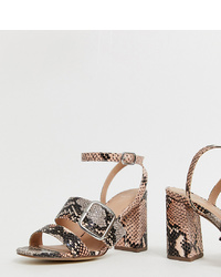 Светло-коричневые кожаные босоножки на каблуке со змеиным рисунком от New Look Wide Fit