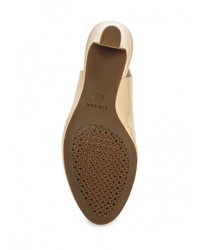 Светло-коричневые кожаные босоножки на каблуке от Geox