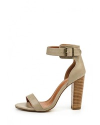 Светло-коричневые кожаные босоножки на каблуке от Spurr