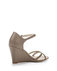 Светло-коричневые кожаные босоножки на танкетке от Betsy